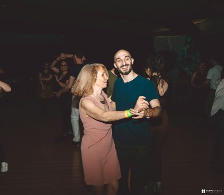 Couple de danseurs en salsa, avec kentin de nancy en danseur,pendant le sbk tempsdanses festival 