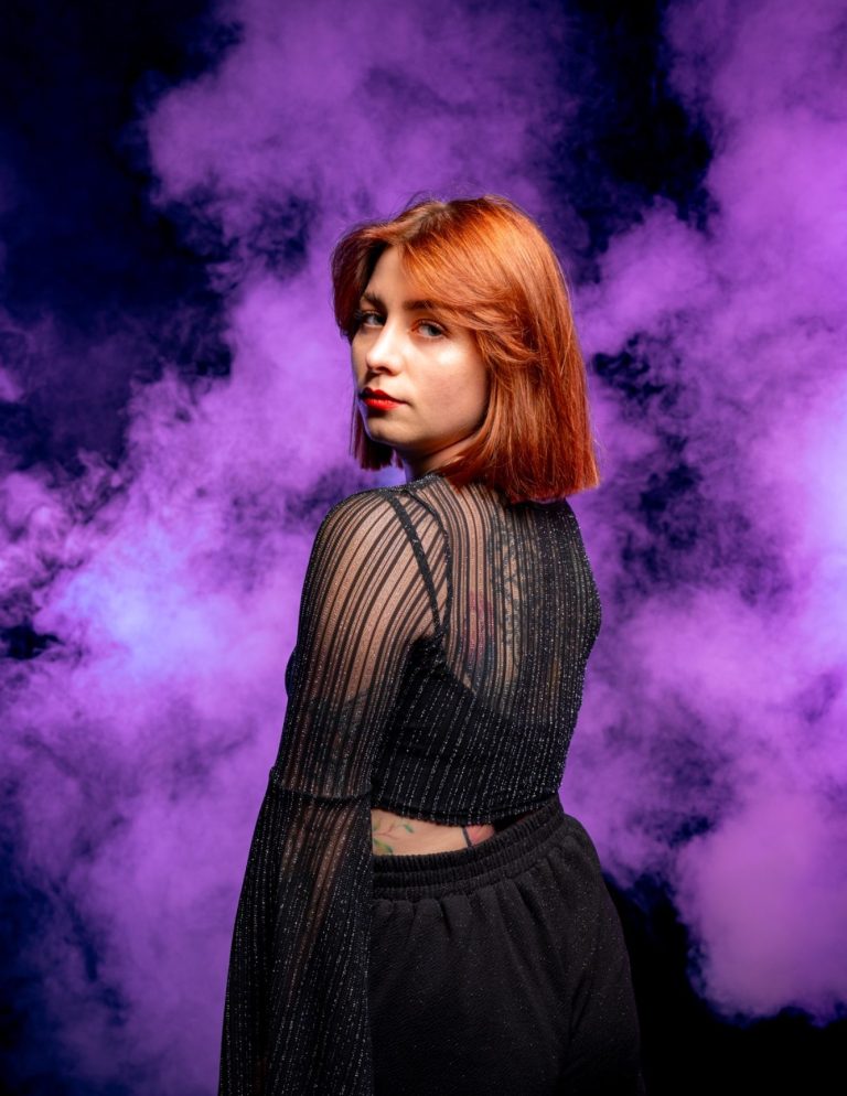 Photo du patineur Adam Siao Adam Siao, patineur français exécutant une figure artistique sur la glace