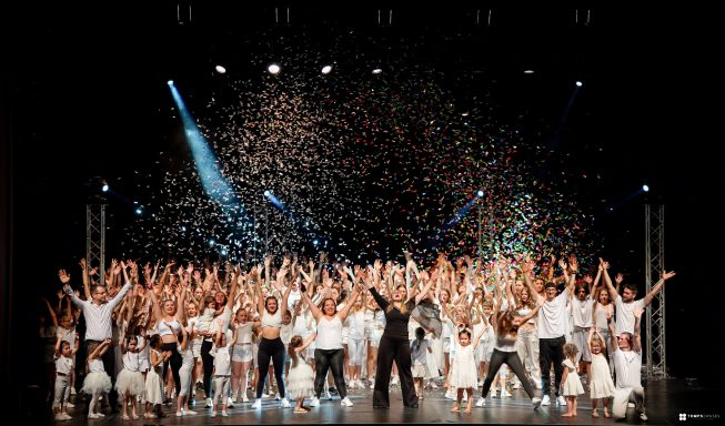 Photo du final du gala 2024 de l'association TEMPSDANSES à Epinal, Grand est